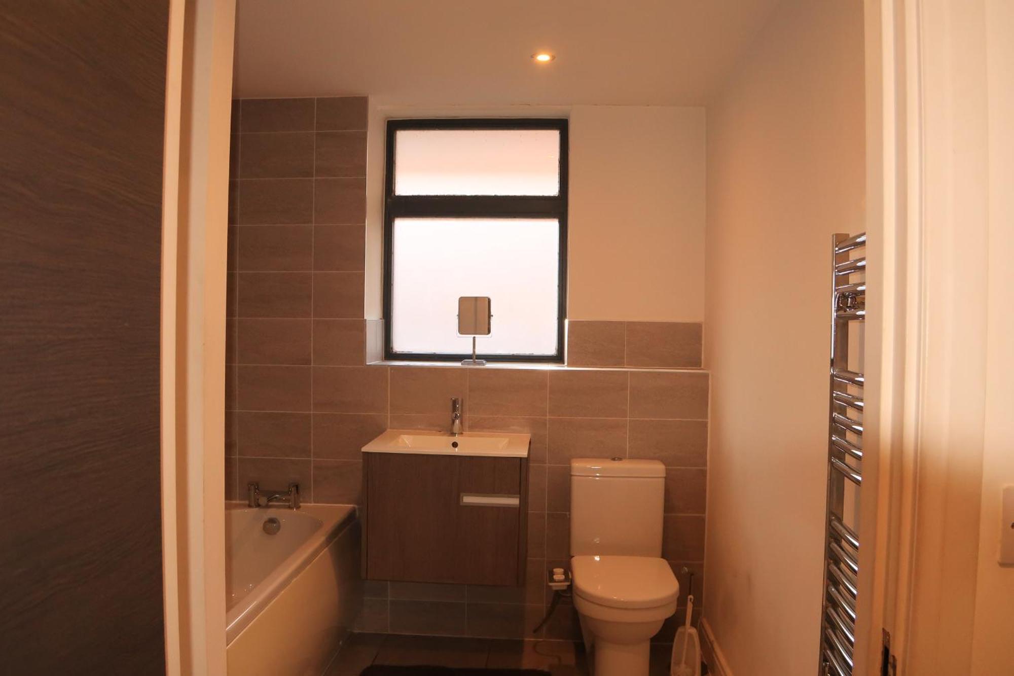 Stylish Centre Apartment, 24-7 Secure Access And Free Wifi Birmingham